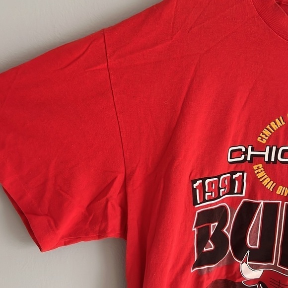 Vintage Chicago Bulls NBA ‘91 Division Champs Tee Shirt In Red - Size XL - Picture 11 of 13